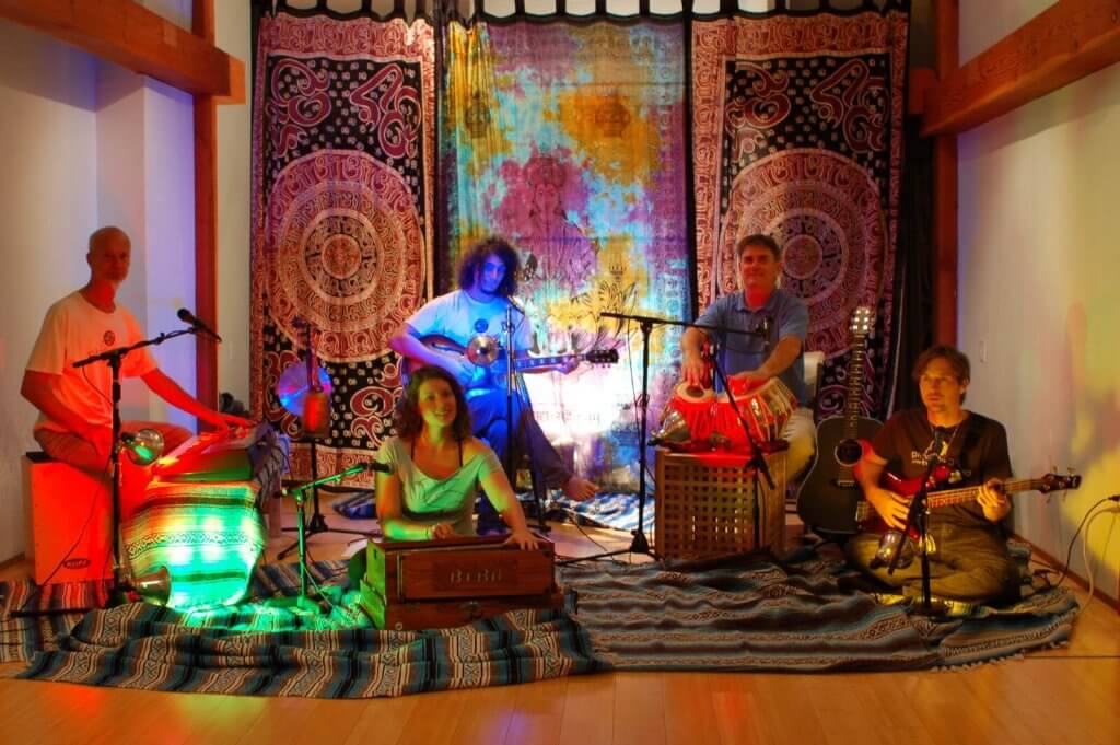 Kirtan Yoga Music: 5 Do's and Don'ts of Singing Kirtan